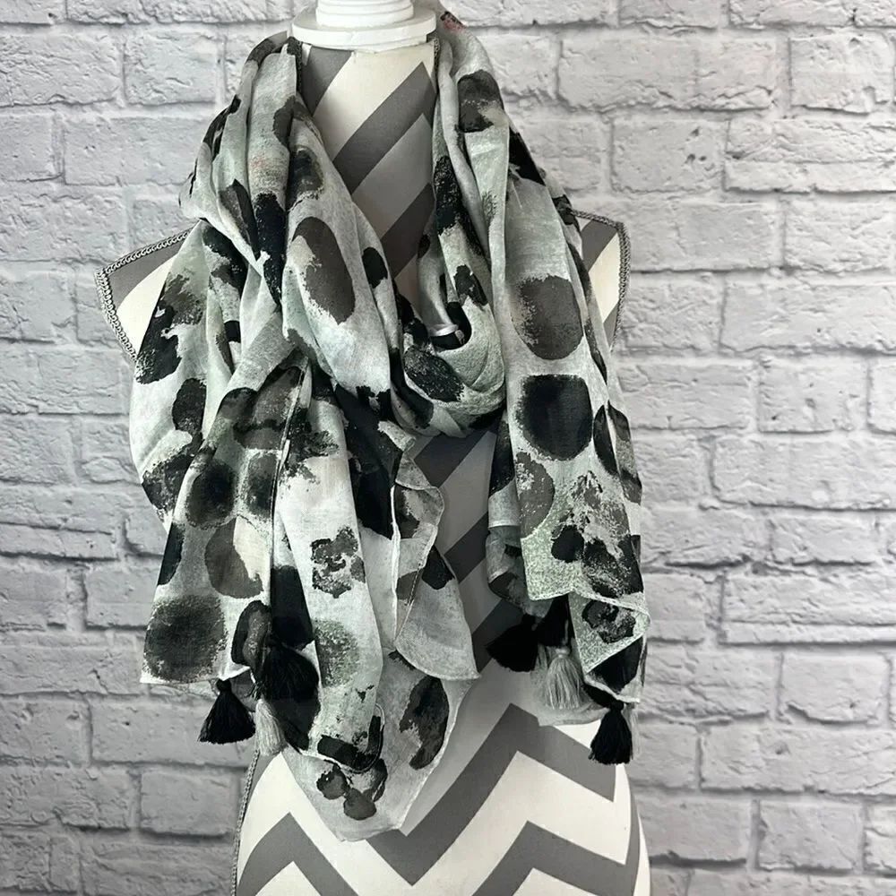 Scarf Black and White with Pink Accent Tassel Corners